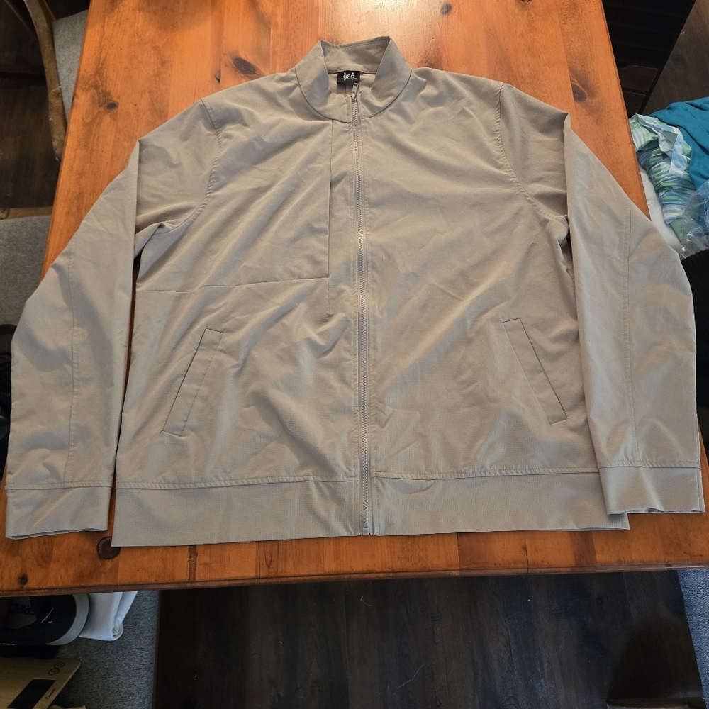 Grand Running Club Lightweight Menlo Running Jacket Marco Style in Taupe Size XL